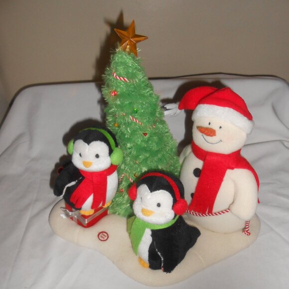 HALLMARK ANIMATED MUSICAL PLUSH PENQUINS SNOWMAN DECOR  ROCKIN AROUND 🎄 WORKS - Picture 2 of 10
